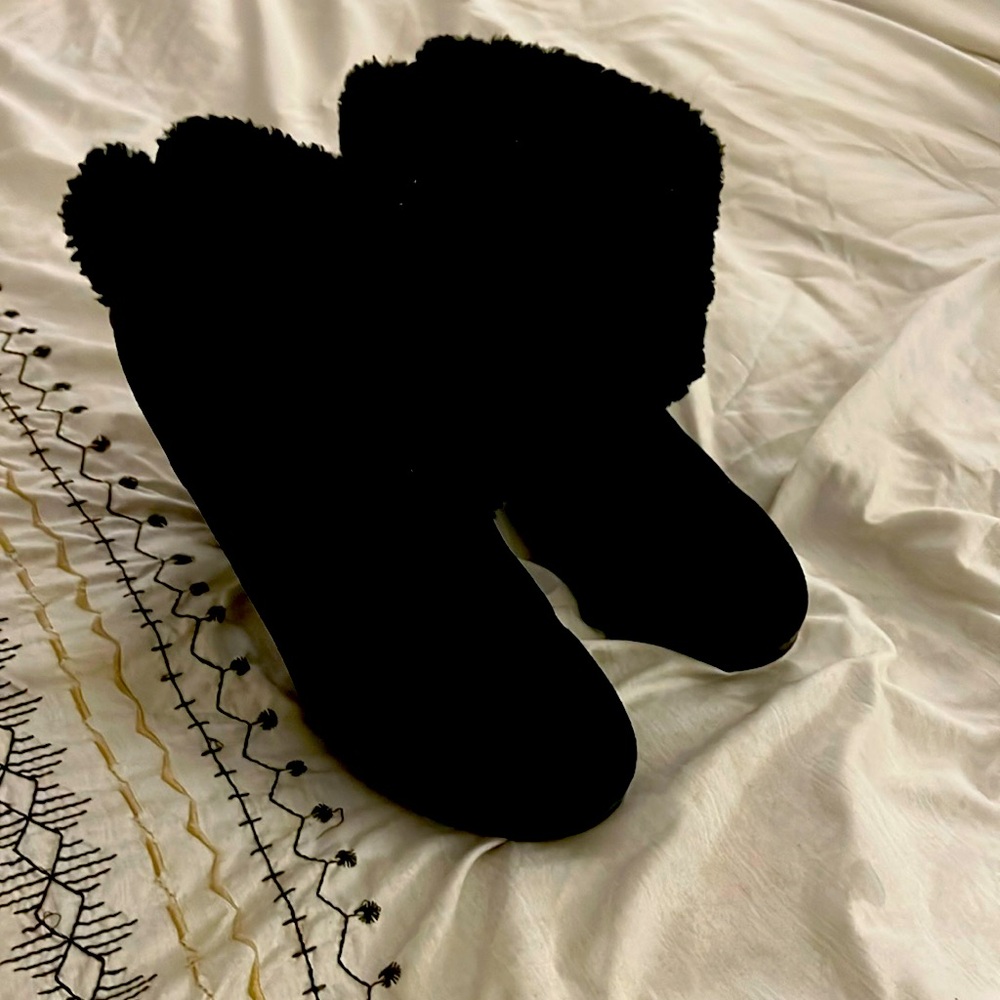 UGG black suedes bootie with sheepskin cuff